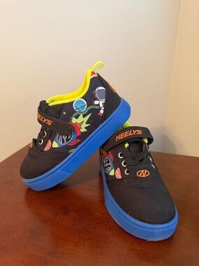 Heelys Kids Black Skate Shoes with Blue Sole and Neon Yellow Lining